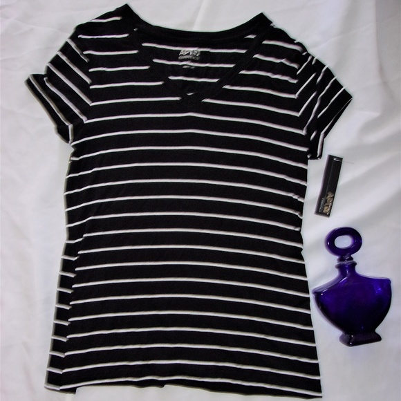 Apt. 9 Tops - New classic Medium woman black white striped shirt